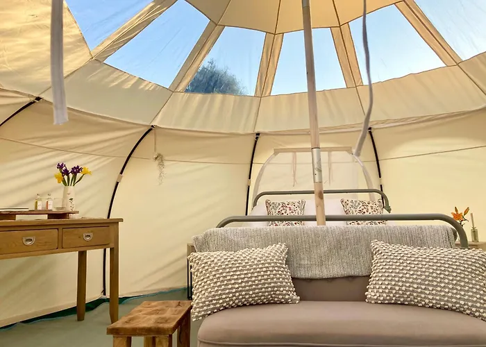 Luxury Stargazing Glamping - Seren Hardd With Hot Tub
