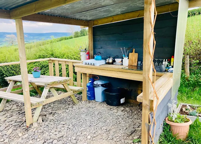 Luxury Stargazing Glamping - Seren Hardd With Hot Tub