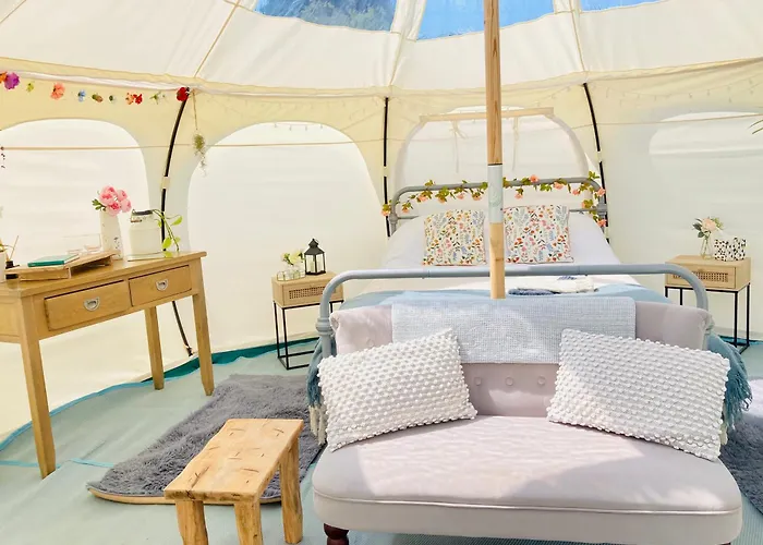 Luxury Stargazing Glamping - Seren Hardd With Hot Tub
