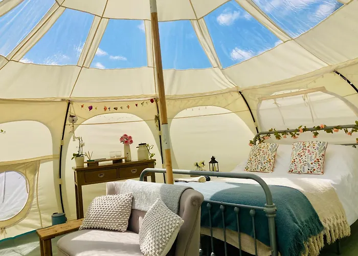 Luxury Stargazing Glamping - Seren Hardd With Hot Tub