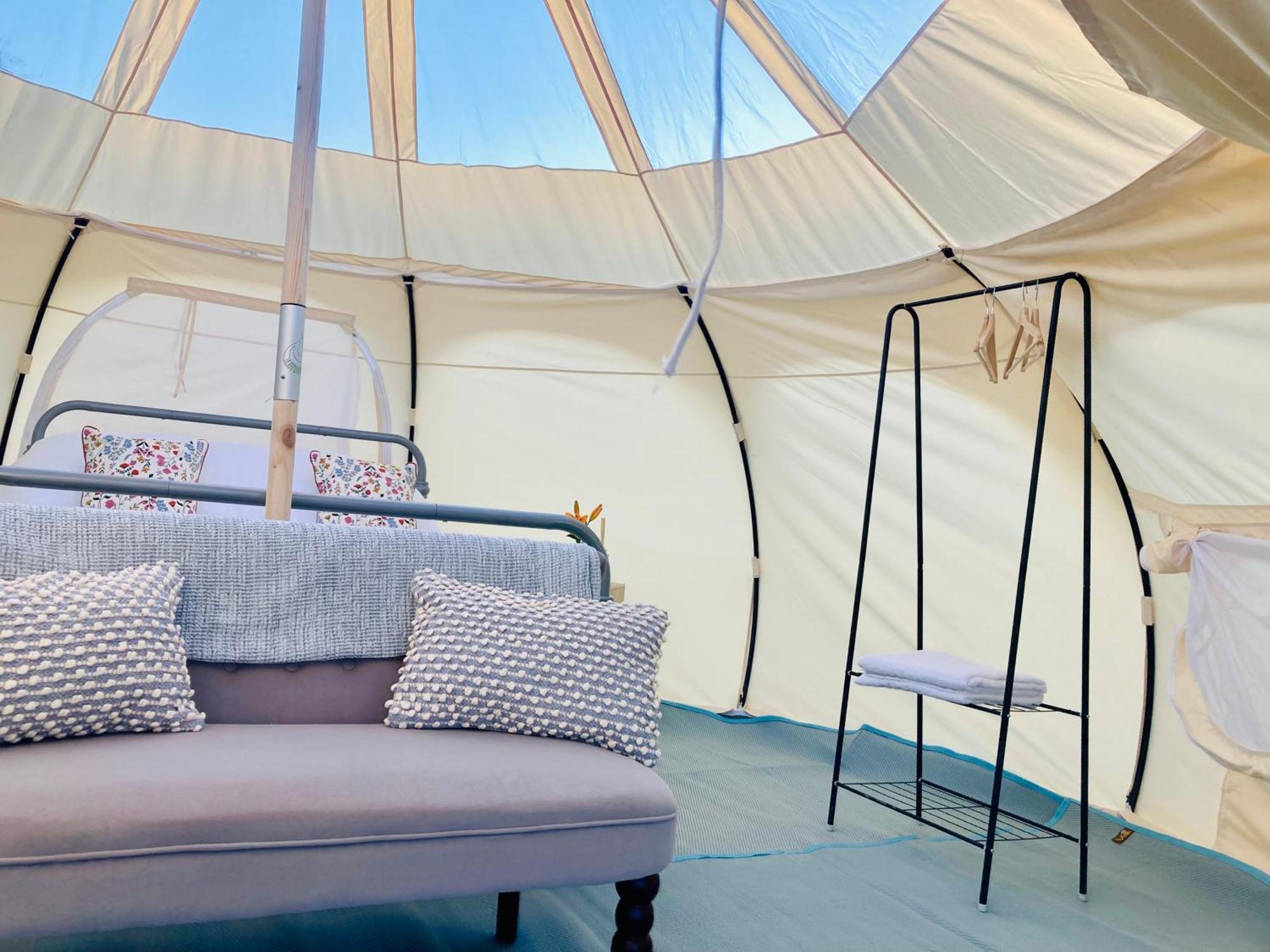 Luxury Stargazing Glamping - Seren Hardd With Hot Tub Tente de luxe