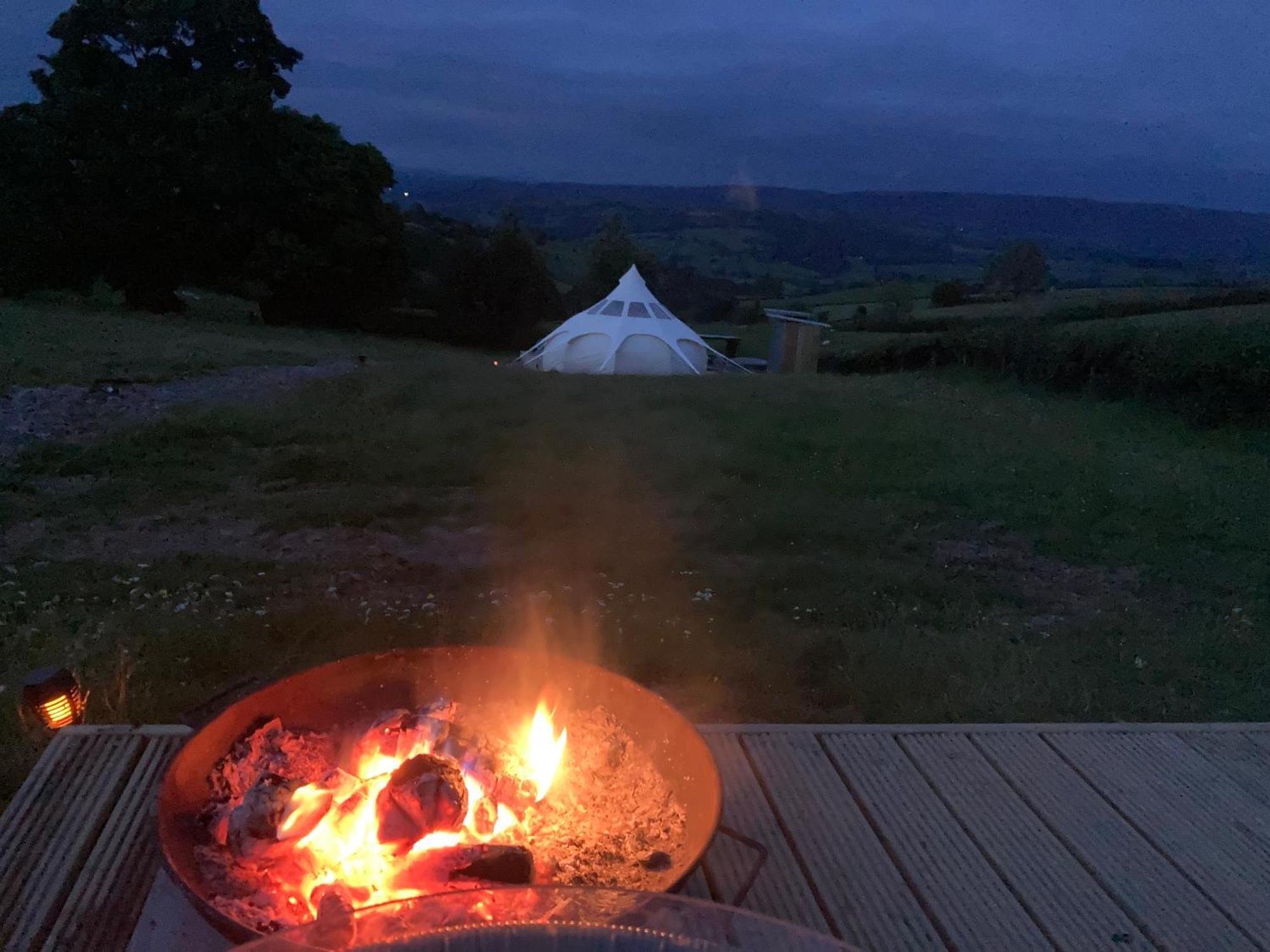 Luxury Stargazing Glamping - Seren Hardd With Hot Tub Luxury tent