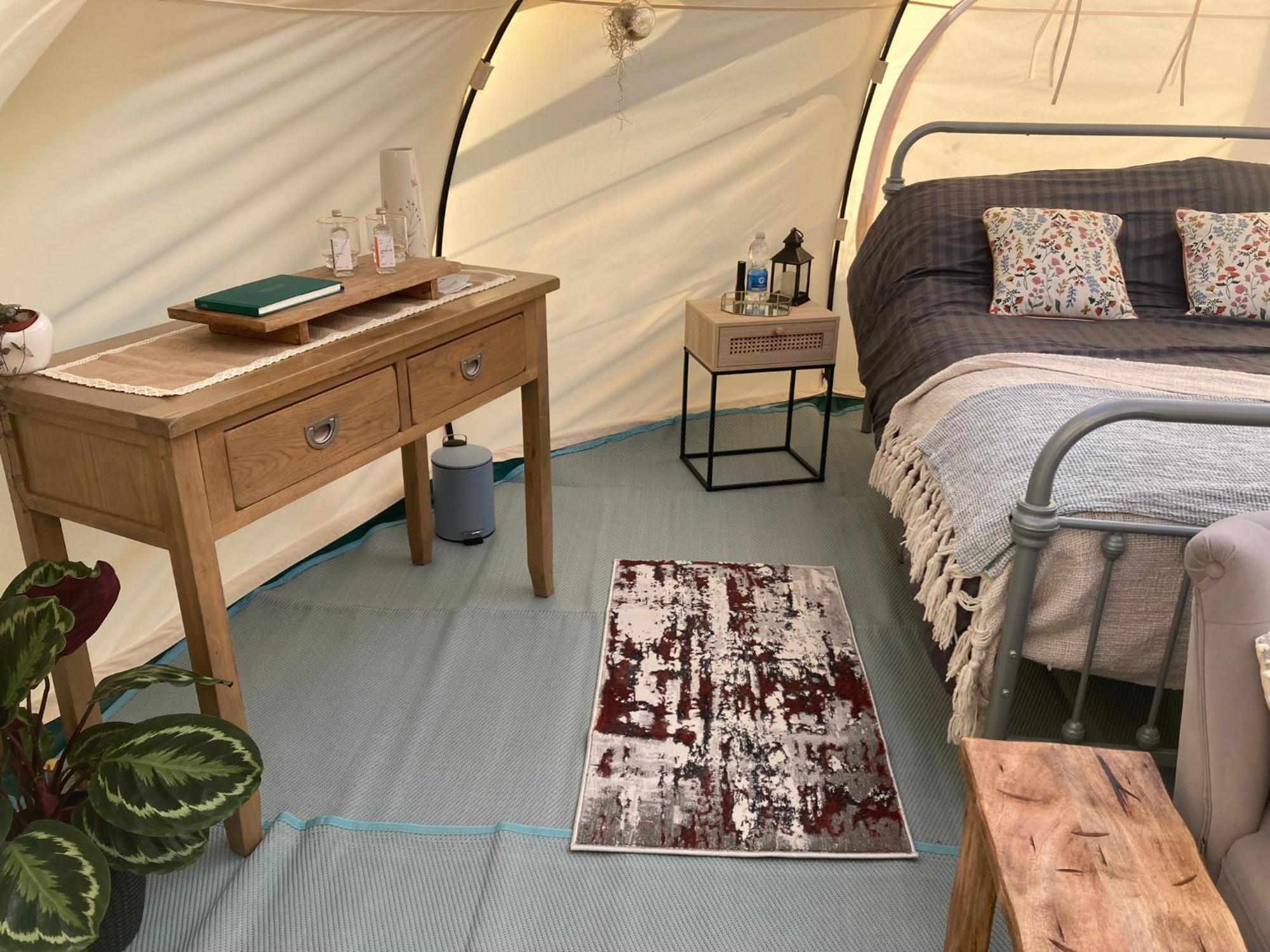Luxury tent Luxury Stargazing Glamping - Seren Hardd With Hot Tub Llanidloes