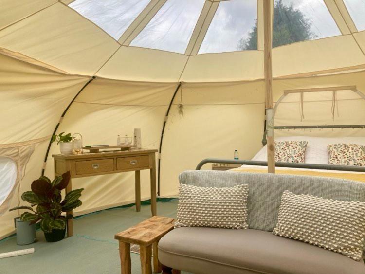 Luxury Stargazing Glamping - Seren Hardd With Hot Tub Luxury tent *