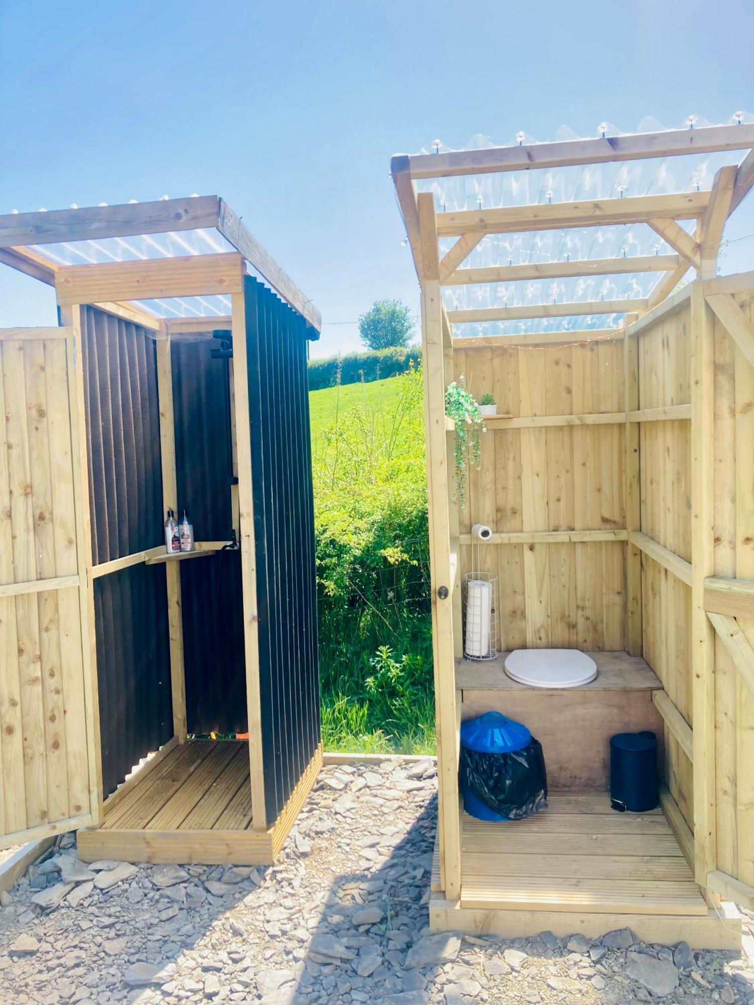 Tente de luxe Luxury Stargazing Glamping - Seren Hardd With Hot Tub