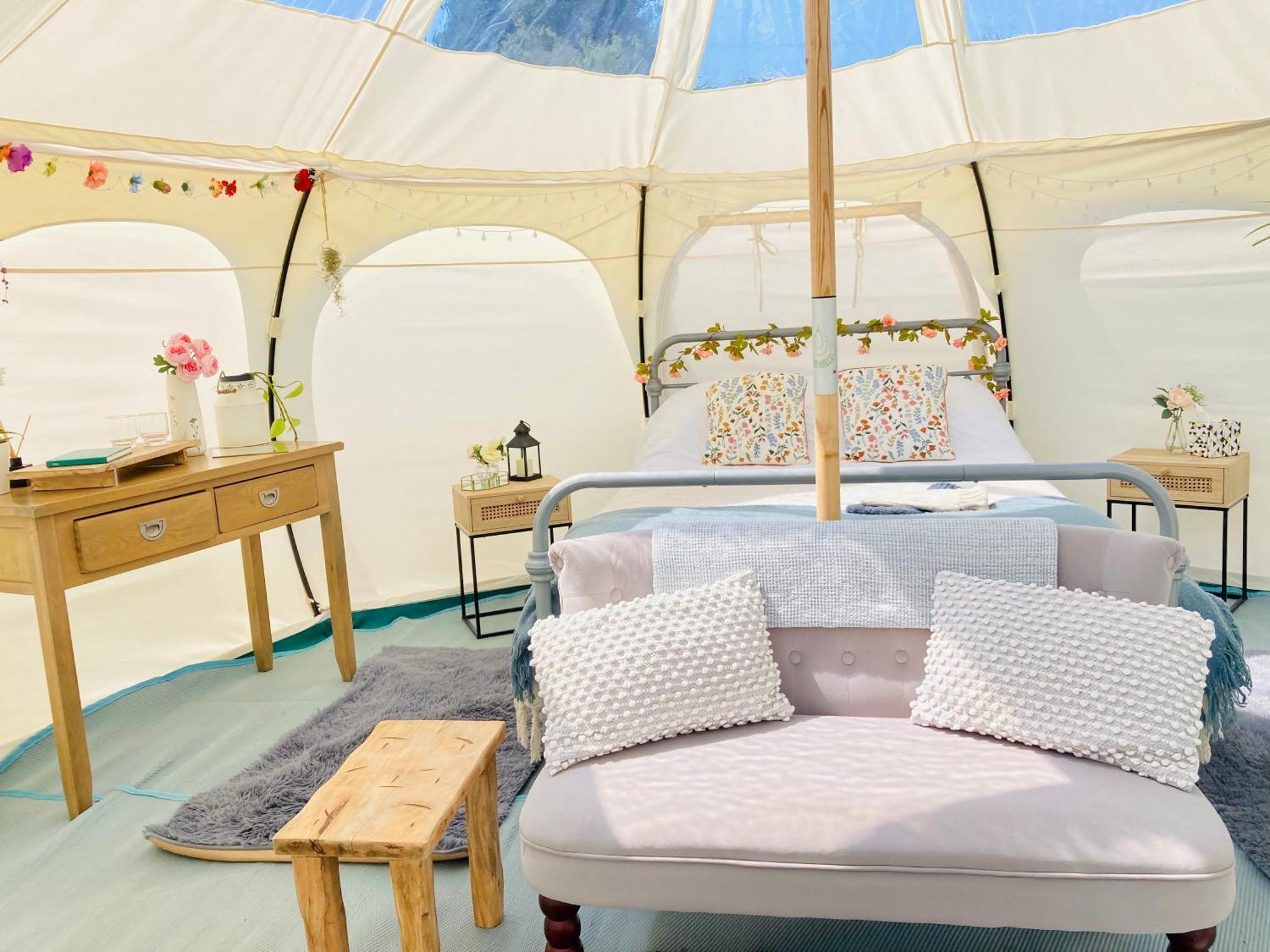 Luxury Stargazing Glamping - Seren Hardd With Hot Tub Tente de luxe Llanidloes